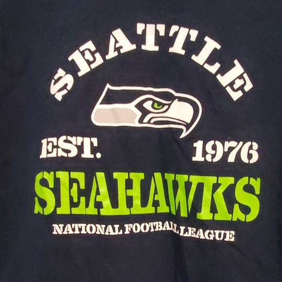 Seahawks tshirt - Picture 2 of 3